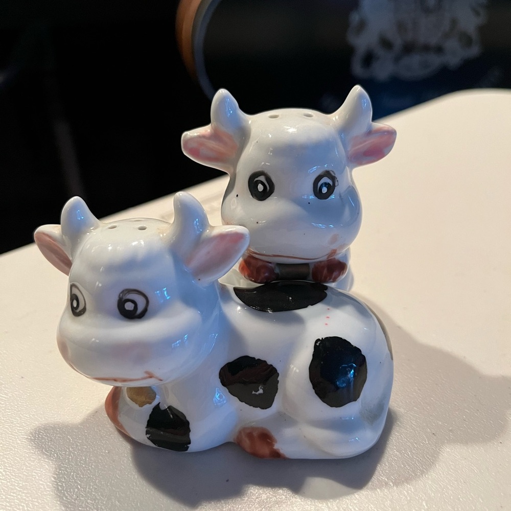 Ceramic Cow Salt and Pepper Shakers - Black and White. Vintage